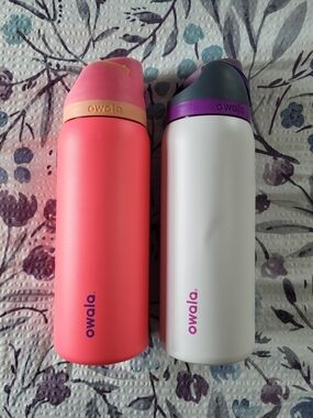 Owala FreeSip Water Bottle 32 Oz Bundle - PINK & WHITE